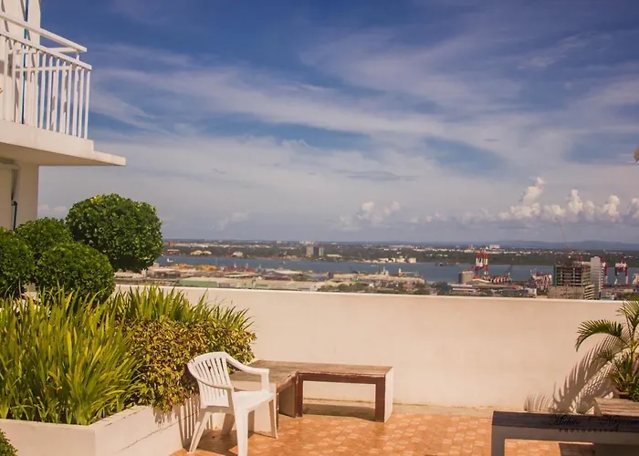 Appart hôtel Mabolo Garden Flat A3 Free Rooftop Pool, Short Walk Ayala Mall Cebu