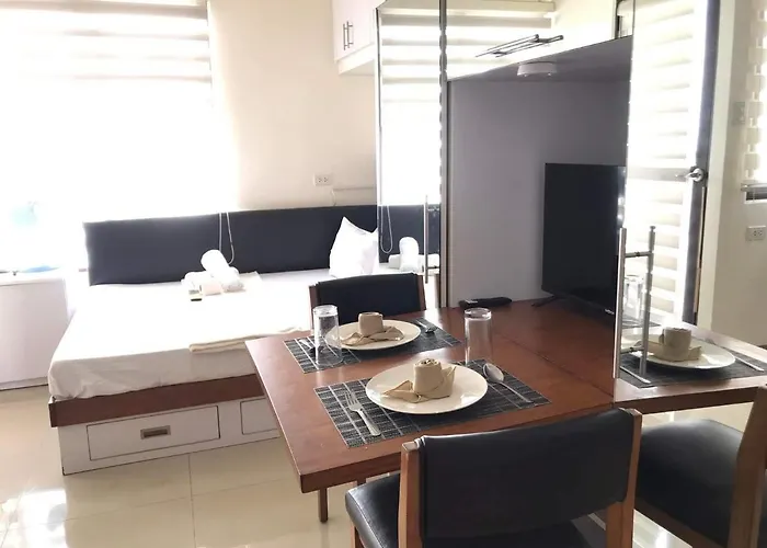 Mabolo Garden Flat A3 Free Rooftop Pool, Short Walk Ayala Mall 3*