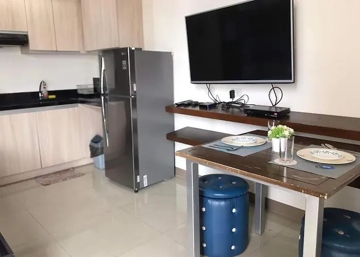 Mabolo Garden Flat A3 Free Rooftop Pool, Short Walk Ayala Mall