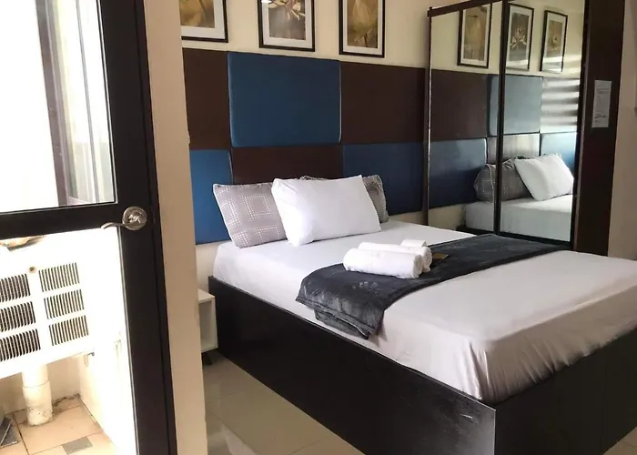 Mabolo Garden Flat A3 Free Rooftop Pool, Short Walk Ayala Mall 3*