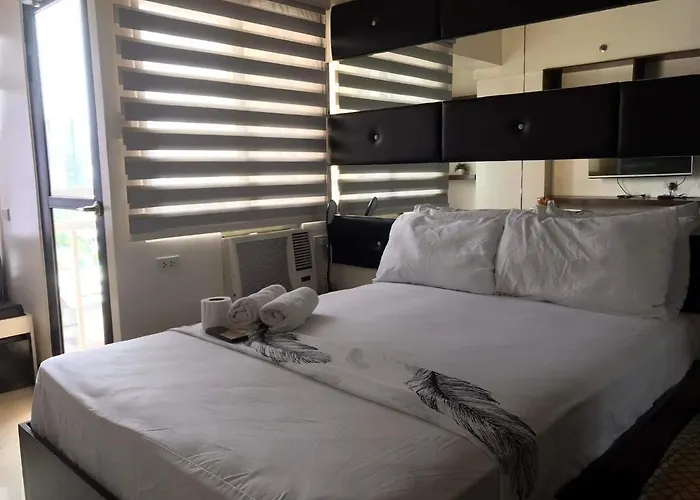 Mabolo Garden Flat A3 Free Rooftop Pool, Short Walk Ayala Mall 3*